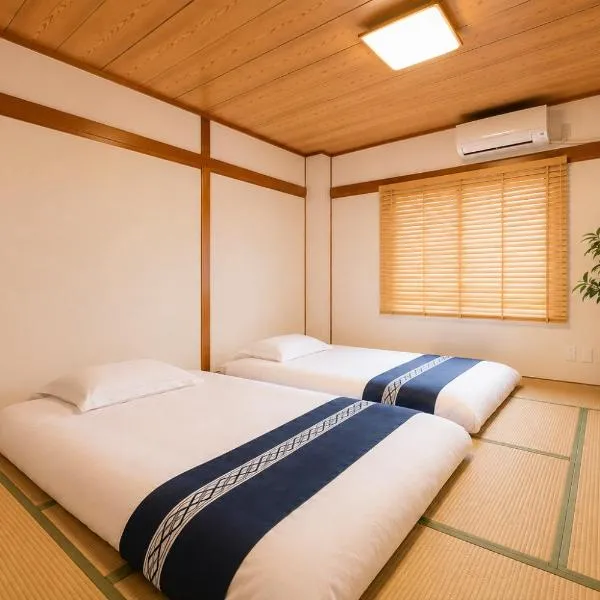 Large Traditional Japanese House Near Osaka Castle 4BR 2 Baths Sleeps 10, хотел в Осака