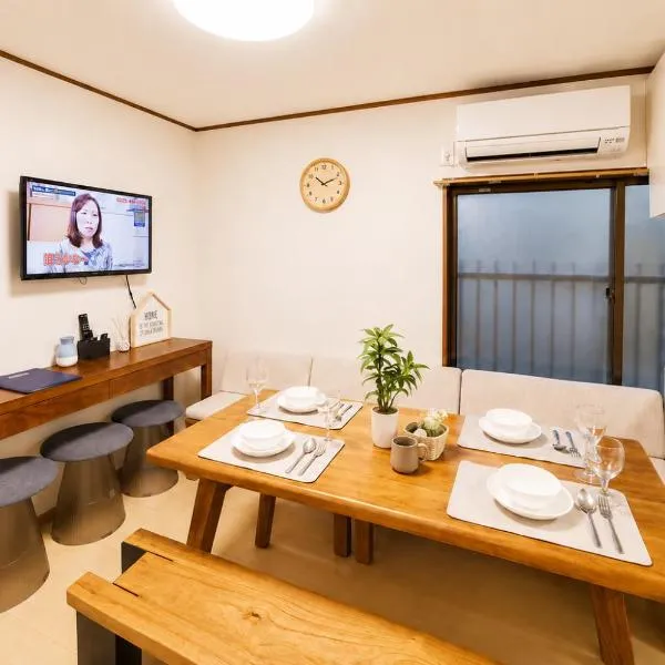 Large Traditional Japanese House Near Osaka Castle 4BR 2 Baths Sleeps 10, hotel in Osaka