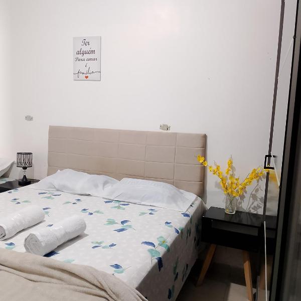 Casa Grande com 4 camas, 2 Quartos com AR CONDICIONADO nos dois quartos - Foto 2