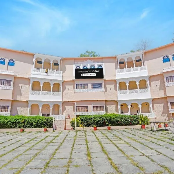Townhouse Oak Kumbhalgarh Forest View Formerly Kumbhal Castle, хотел в Кумбалгарх