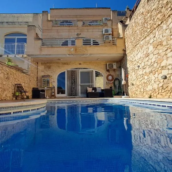 Gozo Inn Love, hotel di Victoria