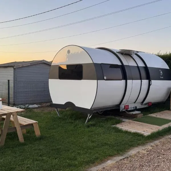 Caravane 4 personnes chauffée, hotel din Soulaires