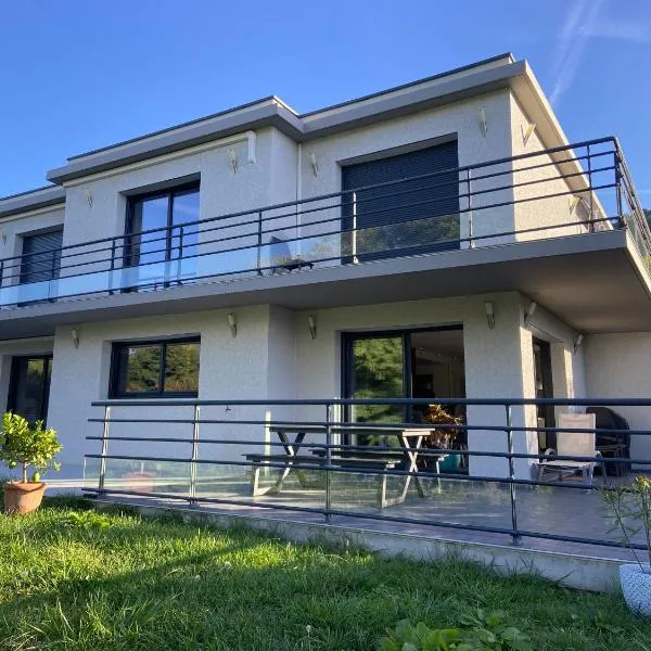 Rez-de-chaussée de notre villa vue sur lac, hotel u gradu Eks-le-Ben