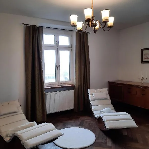 Ferienhaus Rötzer - Forsthausschmankerl mit Sauna, Whirlpool und Grill, hótel í Bruck in der Oberpfalz