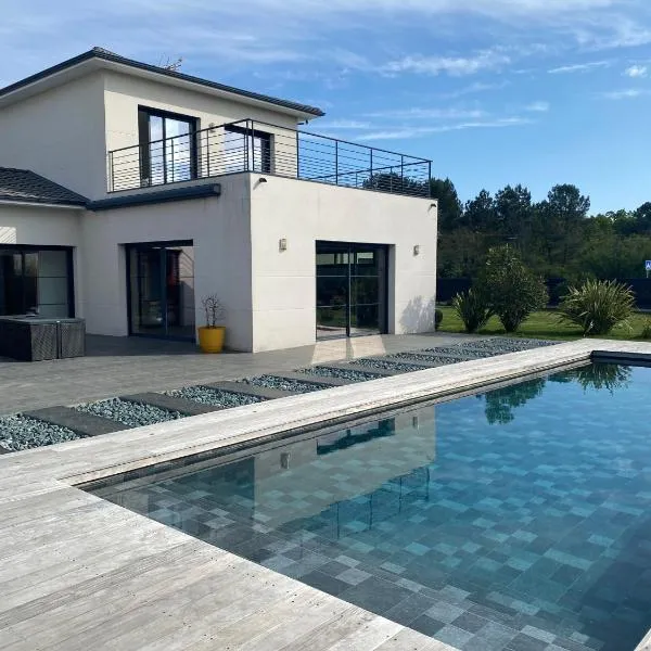 Sur la route des châteaux, hotelli kohteessa Soussans