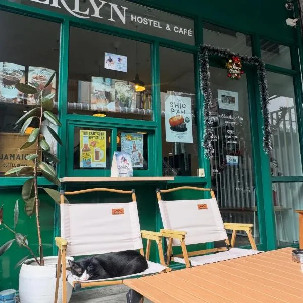 Terlyn Hostel & Cafe, hotel a Amphoe Phra Khanong