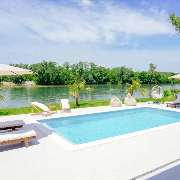 Vikendica Drina Hill sa bazenom Loznica, hotel in Loznica