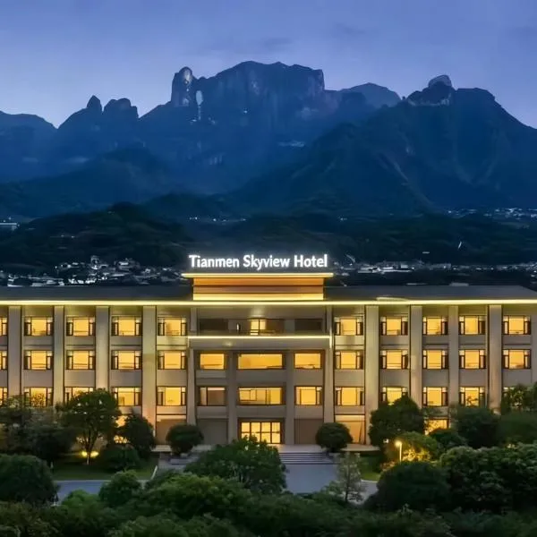 Tianmen Skyview Hotel-Best View of Tianmen Peak -English-Speaking Service-Travel Guide - Free Breakfast - Near Airport, hotel v destinaci Čang-ťia-ťie