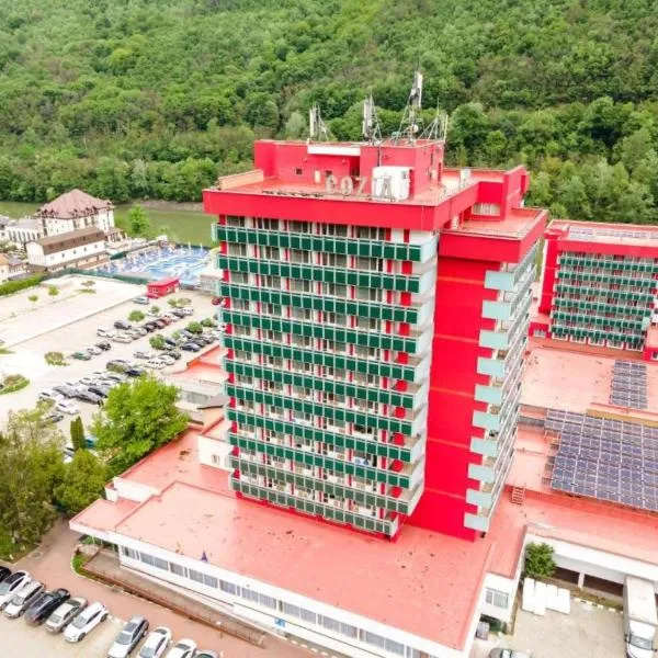 Complex Balnear Cozia - Corp Cozia, хотел в Качулата