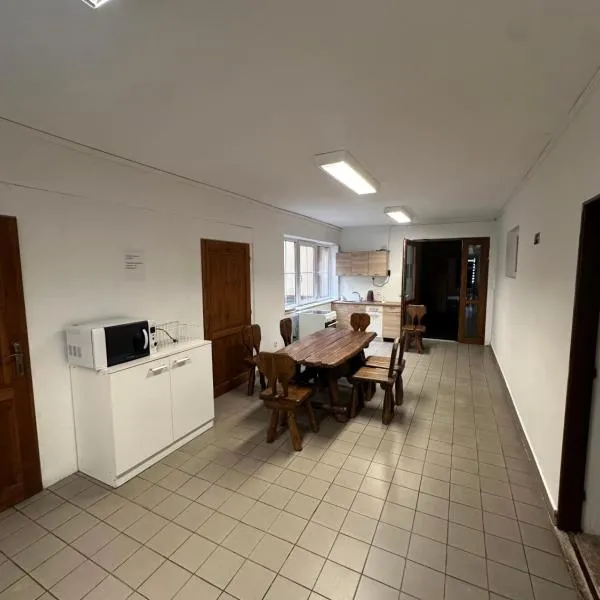 Ubytovna E75, hotel in Mosty u Jablunkova