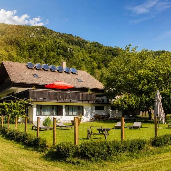 Rooms Malina I Peaceful Stay Near Bled & Mountain Views, hotel di Blejska Dobrava
