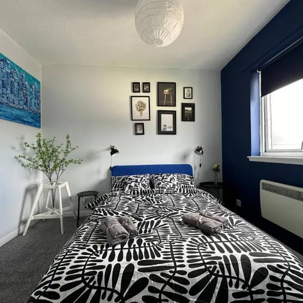 Cozy Two-Bedrooms apartment Clydebank, Glasgow edge, hotell i Dalmuir