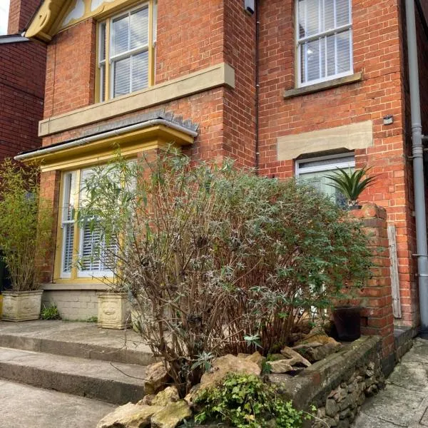 Glen Villa - 3 bedroom house - Stroud town centre، فندق في ستراود