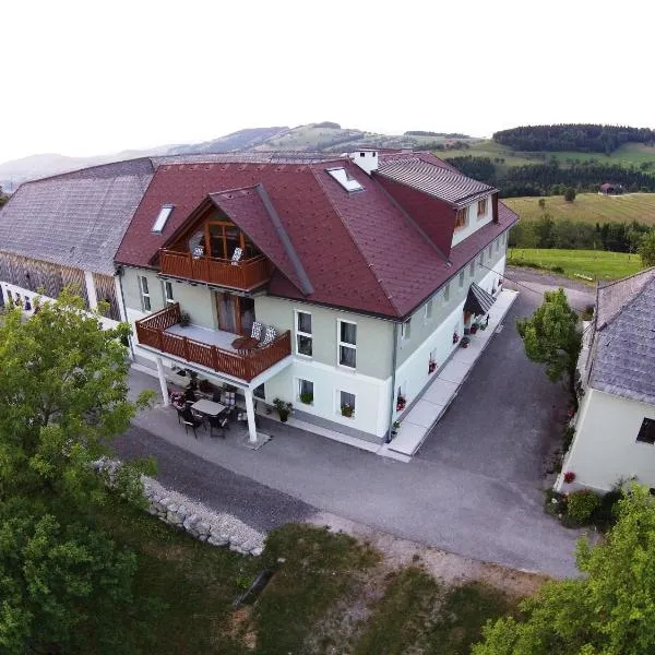 Haaghof Ertl, hotel Ertl városában
