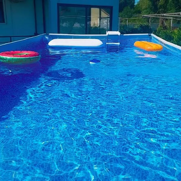 Villa PeSa - Luxury Holiday House with Pool & Spa, hotell i Podgorica