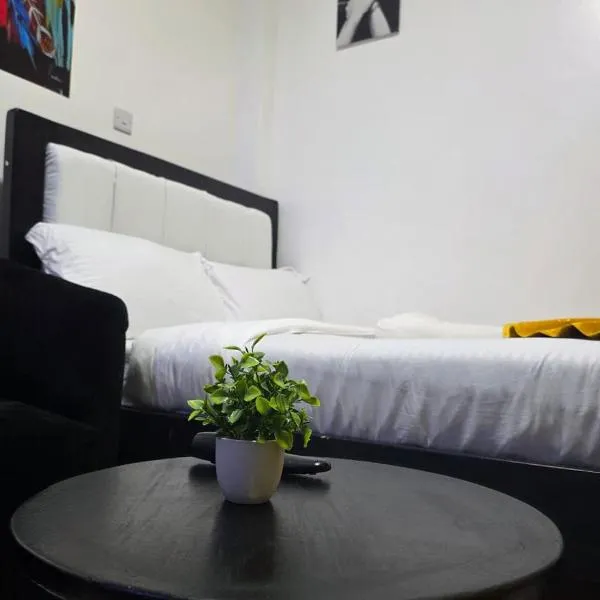 ML STUDIO with Rooftop, Free wifi, Free Parking, hotelli kohteessa Nakuru
