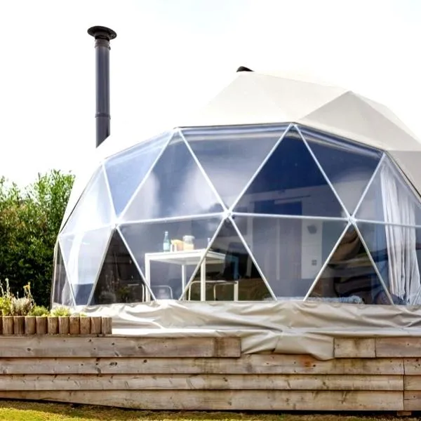 Geodome with private bathroom & hot tub, отель в городе Бридпорт