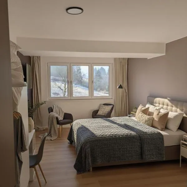 B Rooms Ihr privater Raum, hotel v destinácii Adlwang