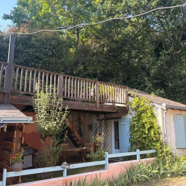 Segré में, होटल Studio Les Terrasses Perchées sur la rivière à Segré