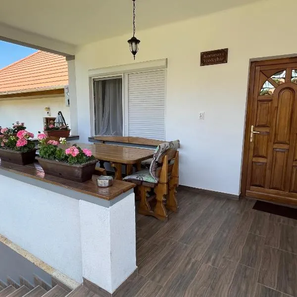 Komáromi Vendégház Erdőhorváti, Hotel in Erdőhorváti