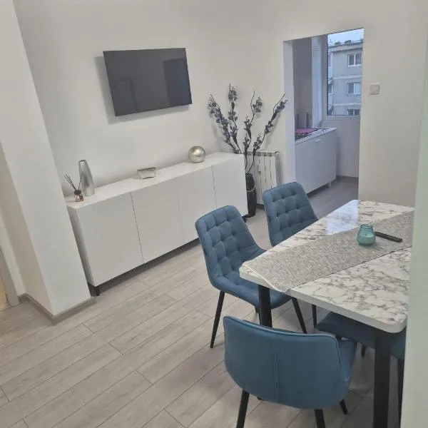 ArtStay Apartment, hótel í Drobeta-Turnu Severin