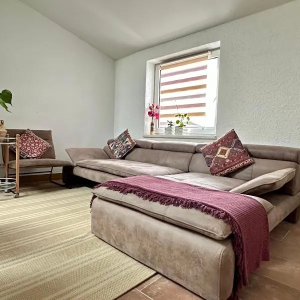 Modern apartment with space for 6, Hotel in Weißenfels