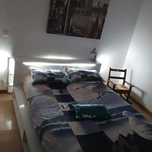 CHAMBRE chez L'HABITANT, hotel u gradu Boussy