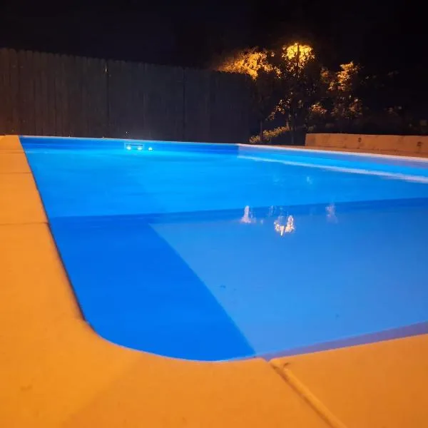Familyway Croatia Kids Friendly Family villa with privat Pool 50 m2 Slavonski Brod, hotel di Slavonski Brod