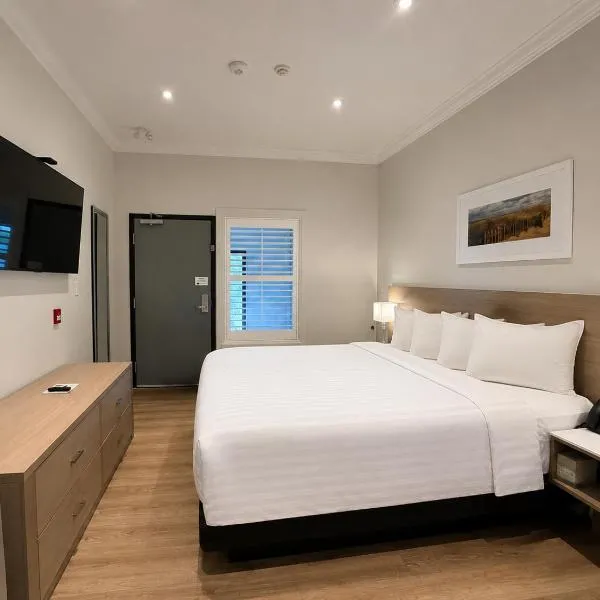 Colonial Hotel & Suites, hotel u gradu 'Grand Bend'