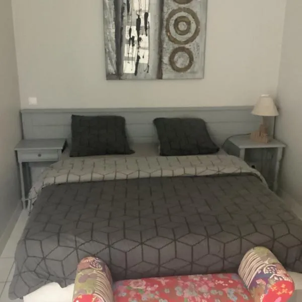 Chez titi et carole, hotel in Dissay-sous-Courcillon