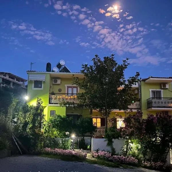 Alexandra's House: İskados şehrinde bir otel