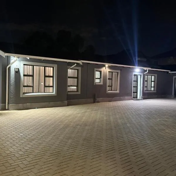 Heartwood Haven guest house, hotel in Boksburg