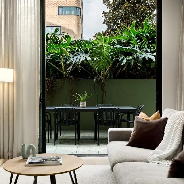 Stylish CBD Apartment with Courtyard and Parking, hotel v destinácii Newcastle