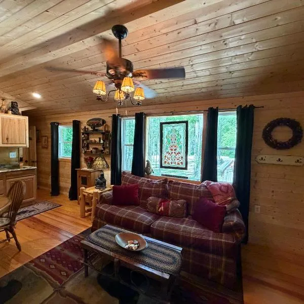 Little Bear Tiny Cabin, hotel Cosbyban