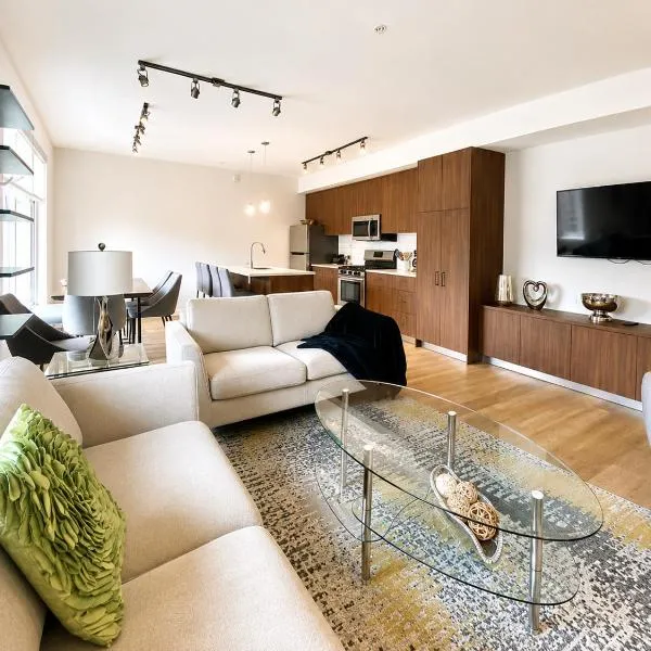 Brand New 3-Bedroom Condo in the Heart of Sidney, hotel a Sidney