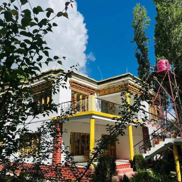 Himalayan Bloom Guest House ,Hunder Nubra Valley, hotel in Leh