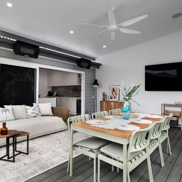 Newcastle Harbour Cottage - Walk to Cafés & Bars, hotel in Carrington