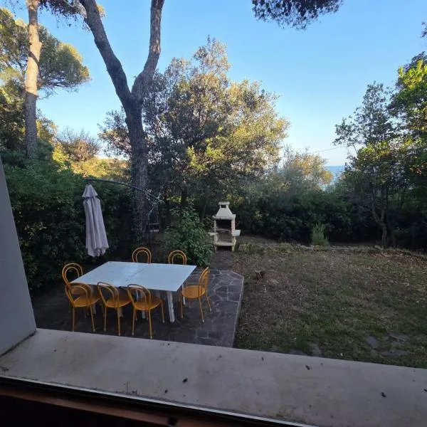 Beachside Villa, מלון בקוורצ'יאנלה