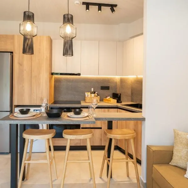 Paizan Homes - Kos Central Stay, хотел в Кос