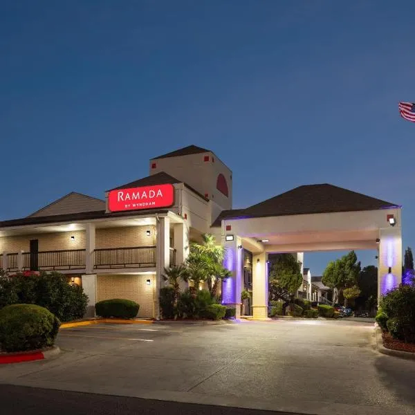 Ramada by Wyndham San Antonio Near SeaWorld - Lackland AFB, hotell i San Antonio