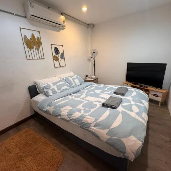 Terlyn Hostel & Cafe, hotel em Amphoe Phra Khanong