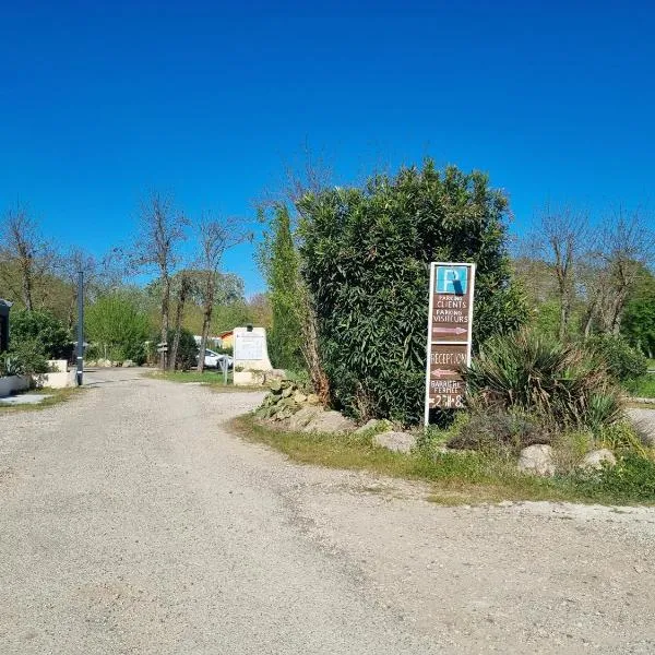 Camping Le Mas Sud Ardèche: Saint-Just şehrinde bir otel