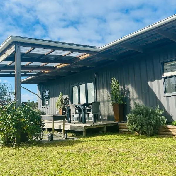 Plett Pods - Casetta del Fuoco - Eco Container Cottage، فندق في بليتنبيرغ باي