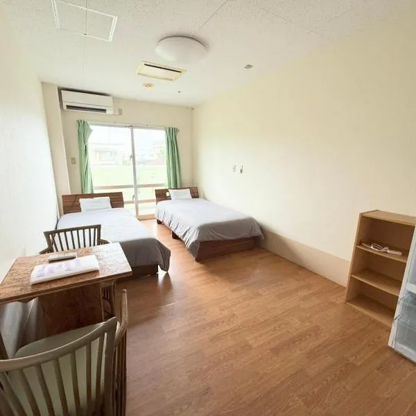HI OKINAWA KIN Private Rooms and Hostel個室ホステル, hotel i Kin