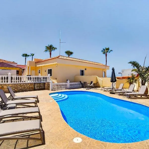 Spacious Villa Victoria Heated Pool, hotel in Callao Salvaje