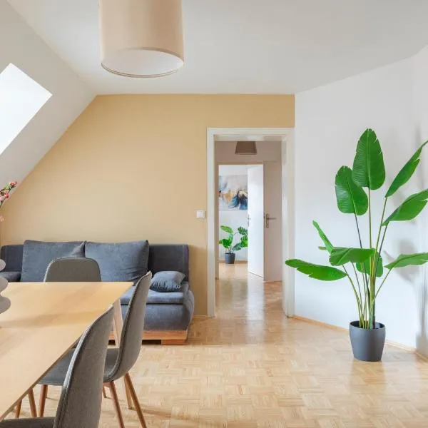 Spacious Quiet Family Suite - 2BR & Free Parking in Altstadt by HERO HOMES Graz, хотел в Грац