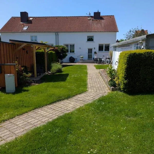 Ferienhaus "Fritz" mit 3 Schlafzimmern in Seenähe, hotel di Löbnitz