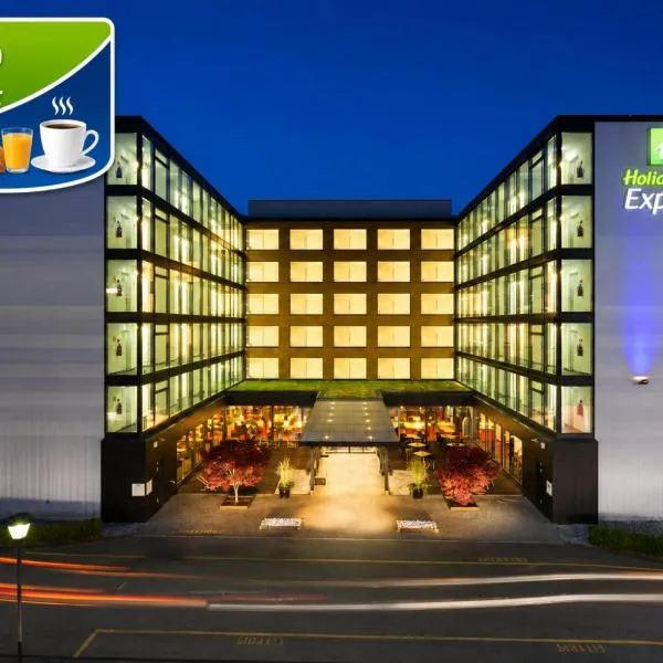 Holiday Inn Express Zürich Airport by IHG โรงแรมในรุมลัง