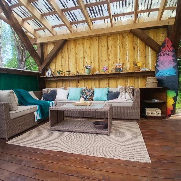 Miami Jungle Glamping, hotel v destinaci Korjuse