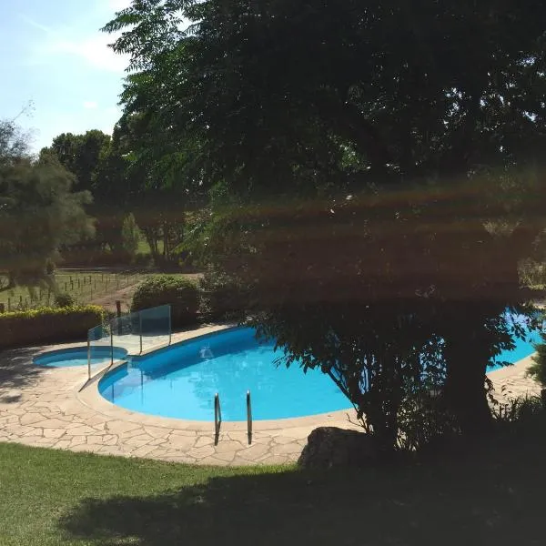 Hotel Can Ribalta, hotel i San Antonio de Vilamajor